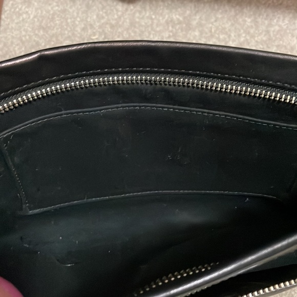 Coach Super cute detailing on this lightly used large wristlet black leather - Picture 6 of 7
